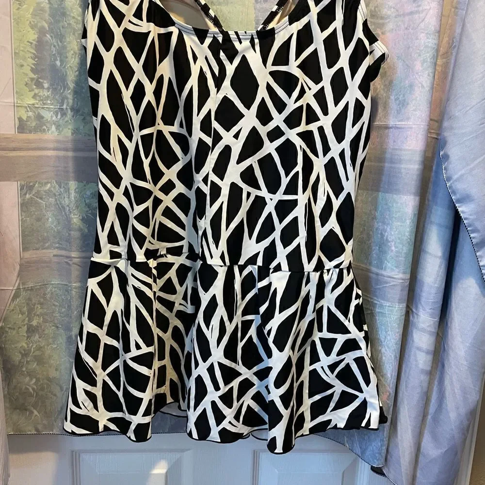 Contour Black and White size 20 gorgeous One Piece Swimsuit